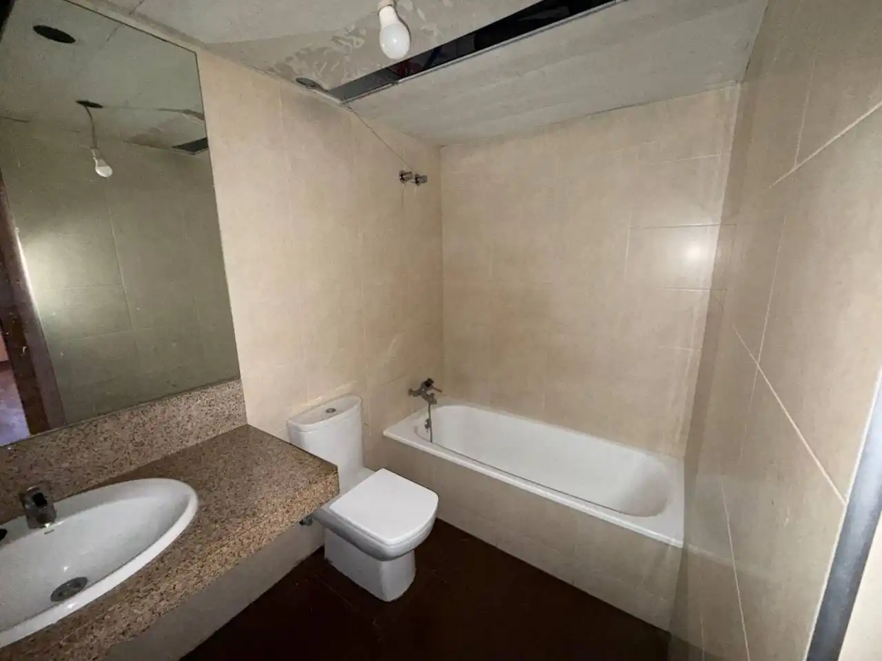 Bathroom of Flat for sale in Terrassa  with Air Conditioner, Parquet flooring and Terrace