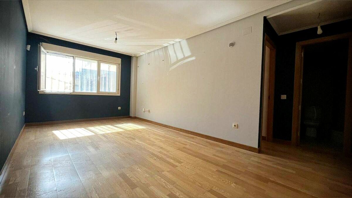 Sala de estar de Planta baja en venta en Bernuy de Porreros con Parquet
