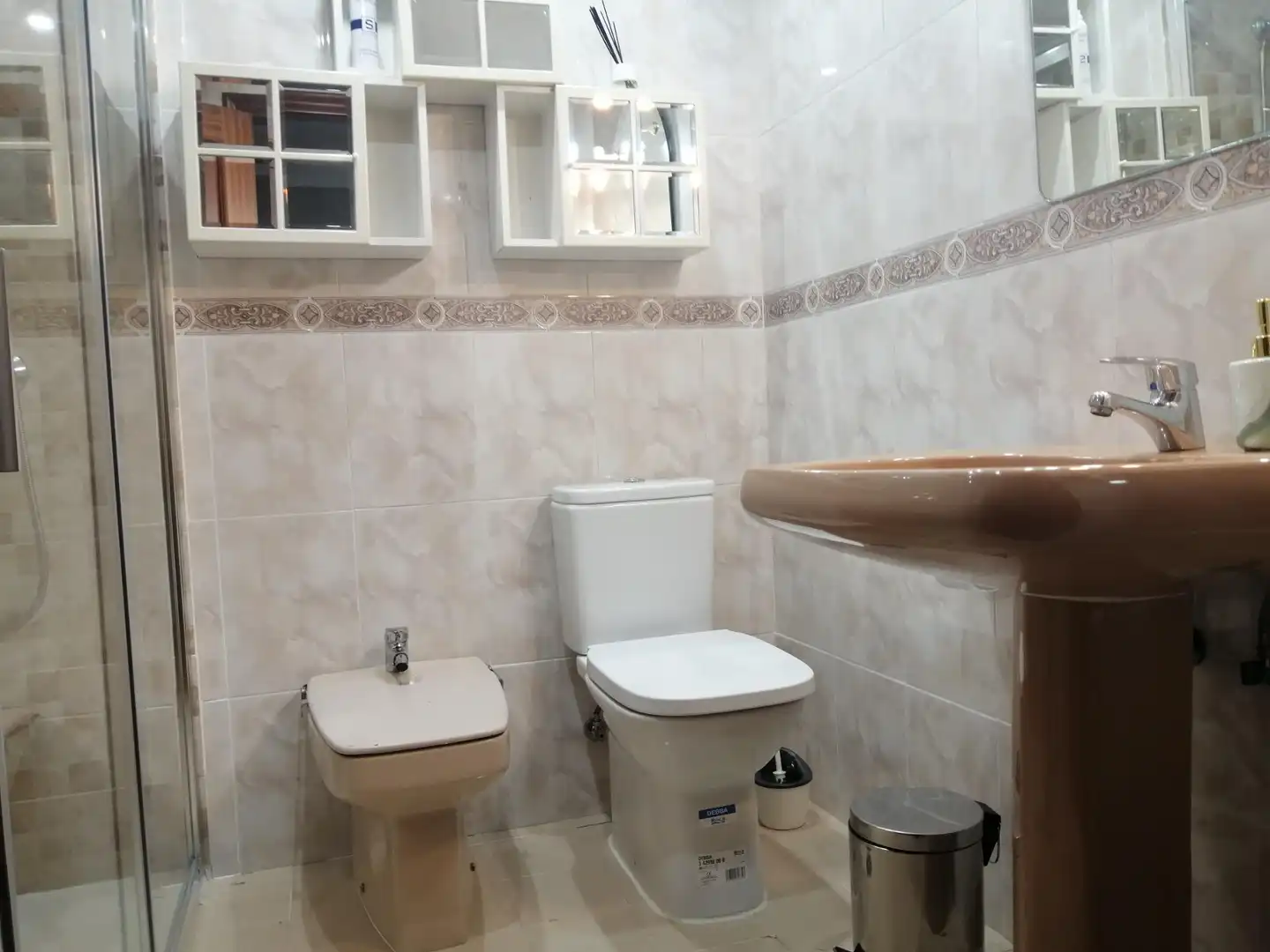 Bathroom of Flat for sale in Ourense Capital   with Parquet flooring, Terrace and Storage room