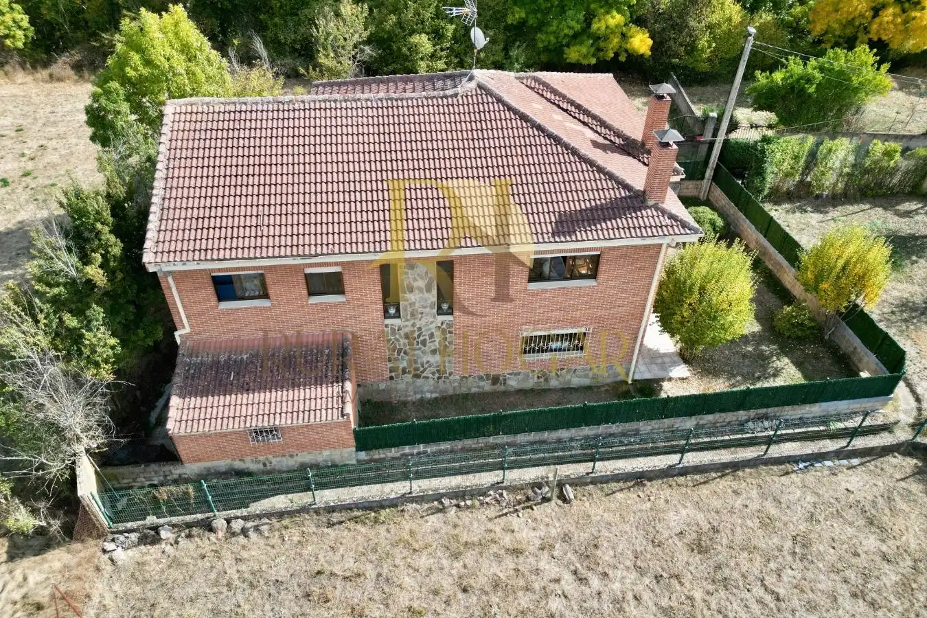 Vista exterior de Casa o chalet en venta en Matallana de Torío con Terraza