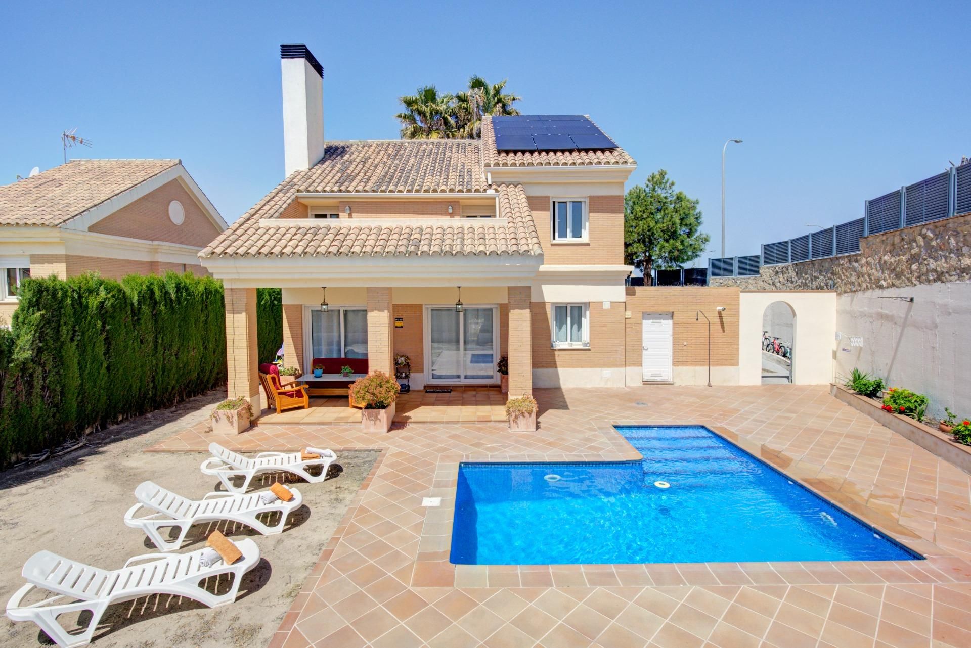 Exterior view of House or chalet for sale in Otura  with Air Conditioner, Heating and Private garden