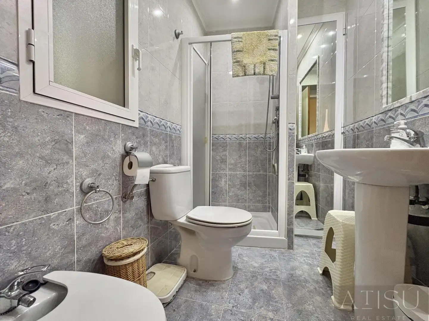 Bathroom of Flat for sale in El Campello  with Air Conditioner and Community pool