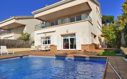 Vista exterior de Casa o xalet en venda en Vilassar de Dalt amb Aire condicionat, Calefacció i Jardí privat