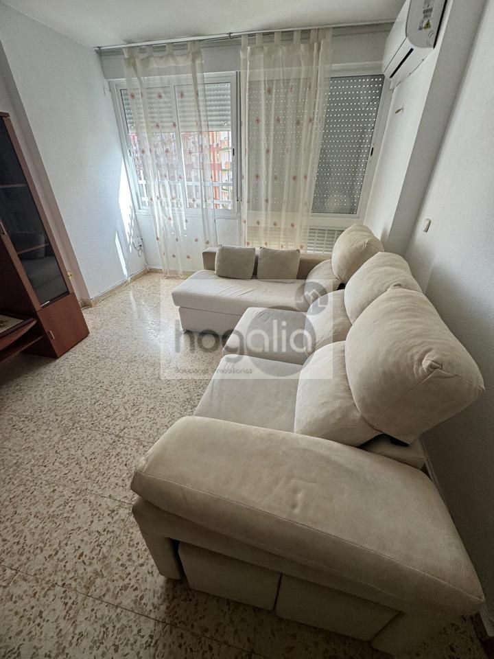 Living room of Flat to rent in  Sevilla Capital  with Air Conditioner and Furnished