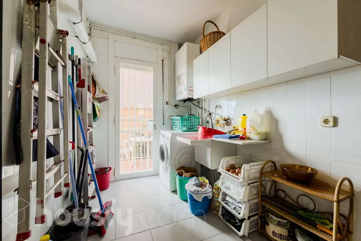 Cuina de Casa o xalet en venda en Barcelona amb Aire condicionat, Calefacció i Jardí privat