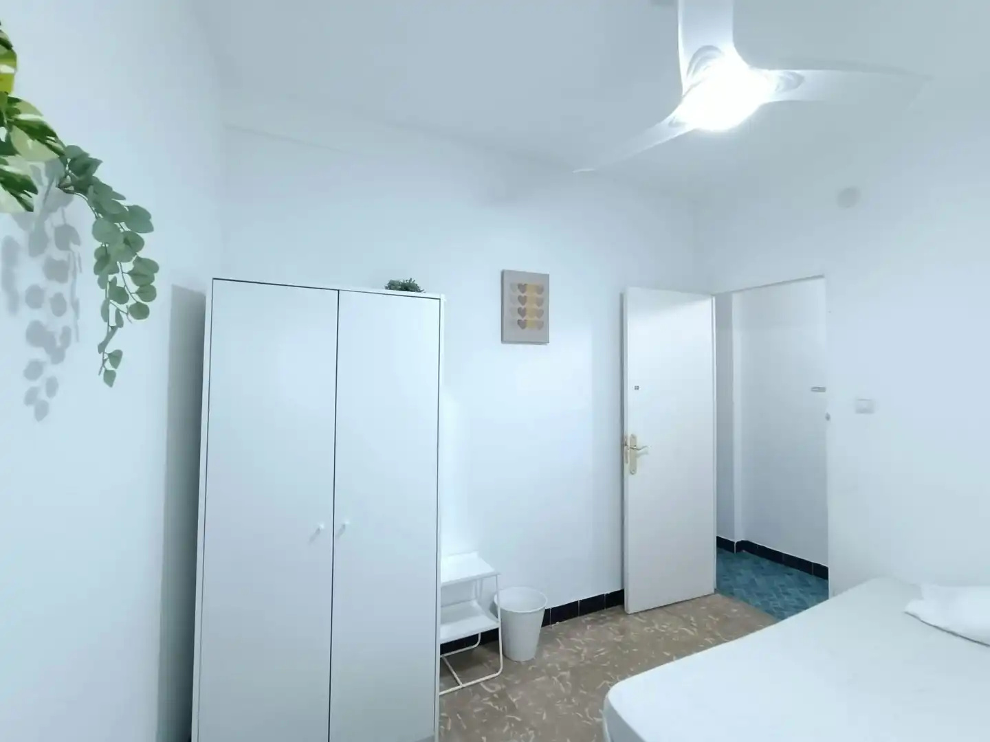 Bedroom of Flat for share in Sevilla  with Washing machine