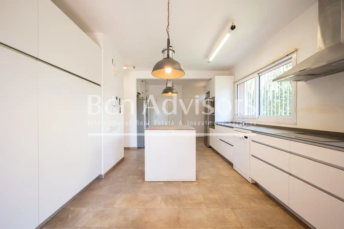 Cocina de Casa o chalet de alquiler en Barcelona con Aire acondicionado, Calefacción y Jardín privado
