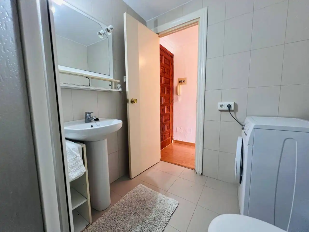 Baño de Estudio de alquiler en El Ejido con Aire acondicionado y Amueblado
