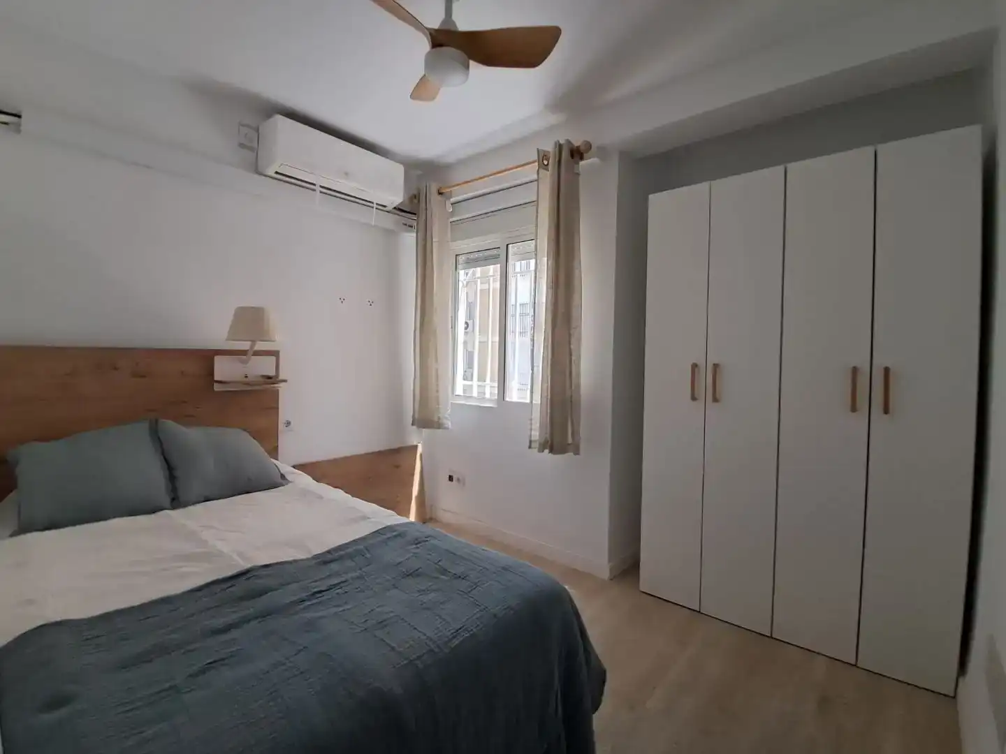Habitación de Piso de alquiler en Sevilla con Aire acondicionado, Parquet y Amueblado