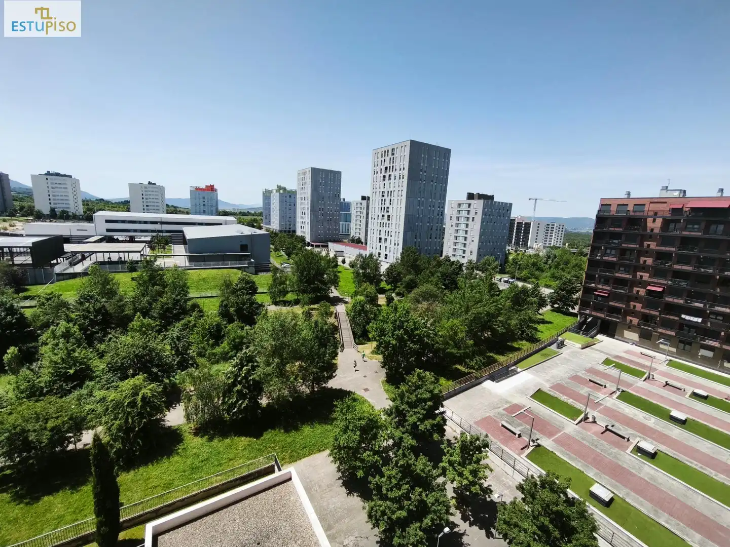 Außenansicht von Wohnung zum Verkauf in Vitoria - Gasteiz mit Heizung, Terrasse und Abstellraum