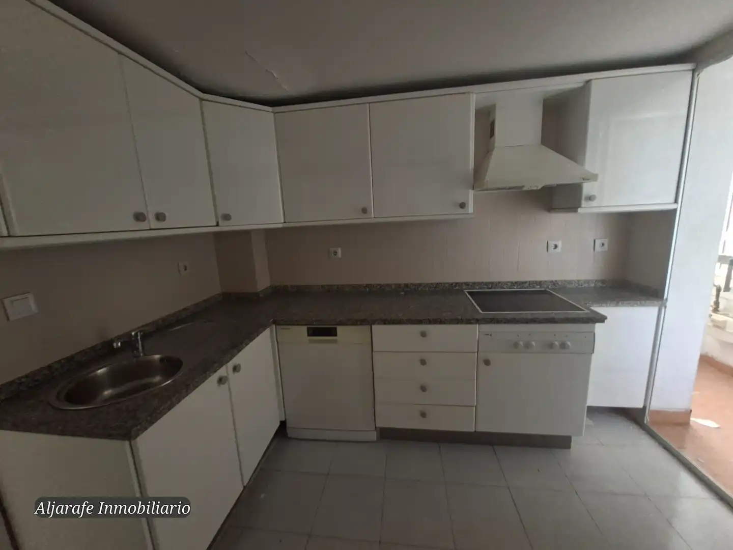 Kitchen of Flat for sale in Sevilla  with Air Conditioner, Heating and Private garden