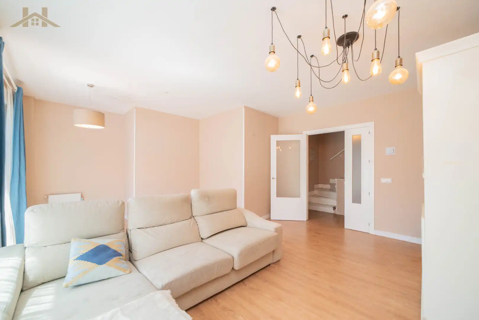 Living room of Duplexes for sale in Villanueva del Pardillo  with Air Conditioner, Heating and Parquet flooring