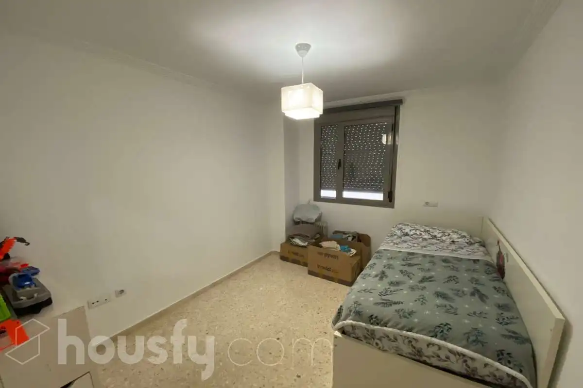 Schlafzimmer von Wohnung zur Miete in Sevilla mit Klimaanlage, Terrasse und Balkon
