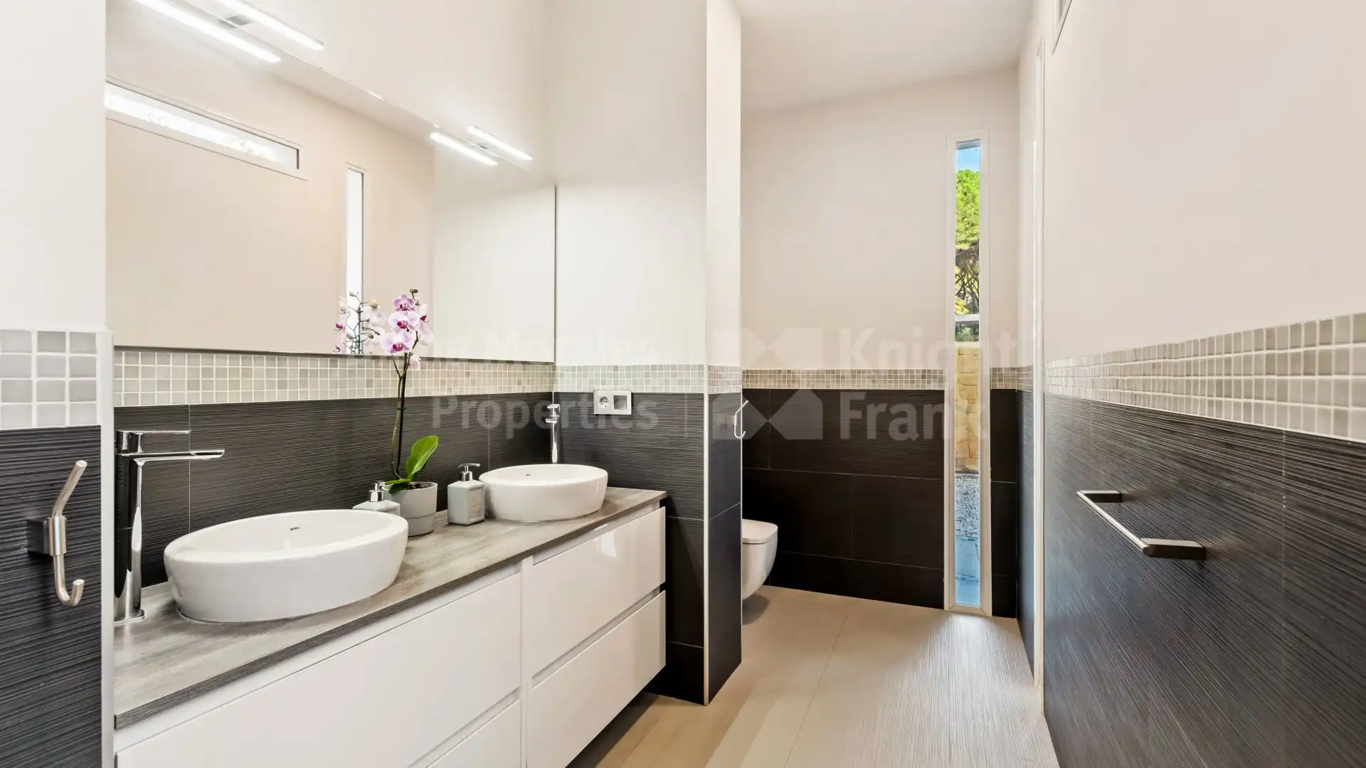 Baño de Casa o chalet en venta en Marbella con Aire acondicionado, Jardín privado y Terraza