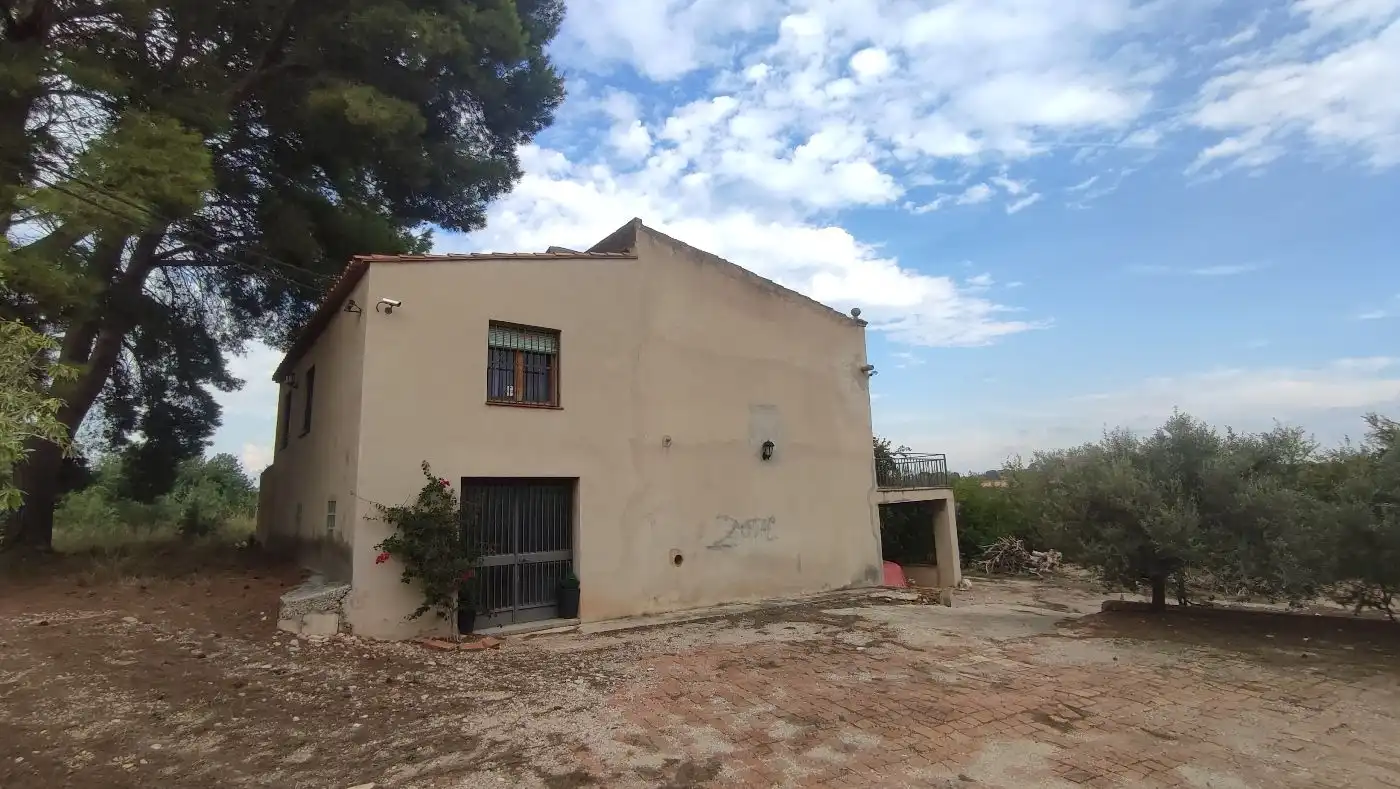 Vista exterior de Finca rústica en venda en Valls amb Calefacció, Jardí privat i Terrassa