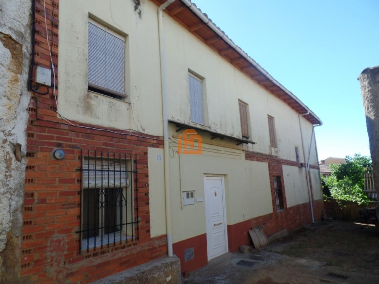 Vista exterior de Casa o xalet en venda en Chozas de Abajo amb Calefacció i Jardí privat