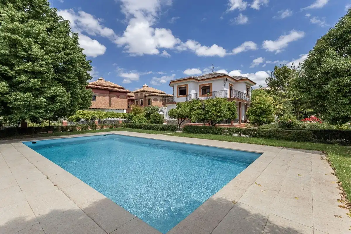 Detached house with pool for sale in Calle del Albaricoque