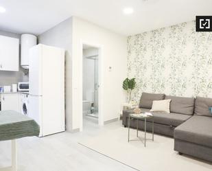 Living room of Flat to rent in  Madrid Capital  with Air Conditioner and Balcony