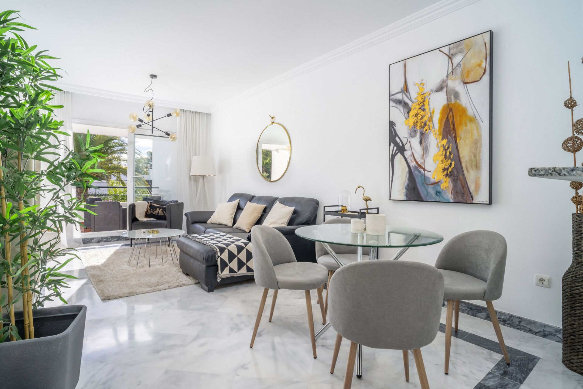 Living room of Apartment for sale in Marbella  with Air Conditioner, Terrace and Swimming Pool