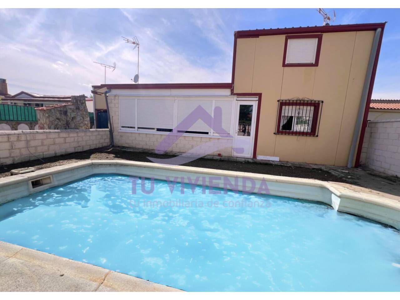 Außenansicht von Country house zum verkauf in Cubillas de Santa Marta mit Heizung, Privatgarten und Terrasse