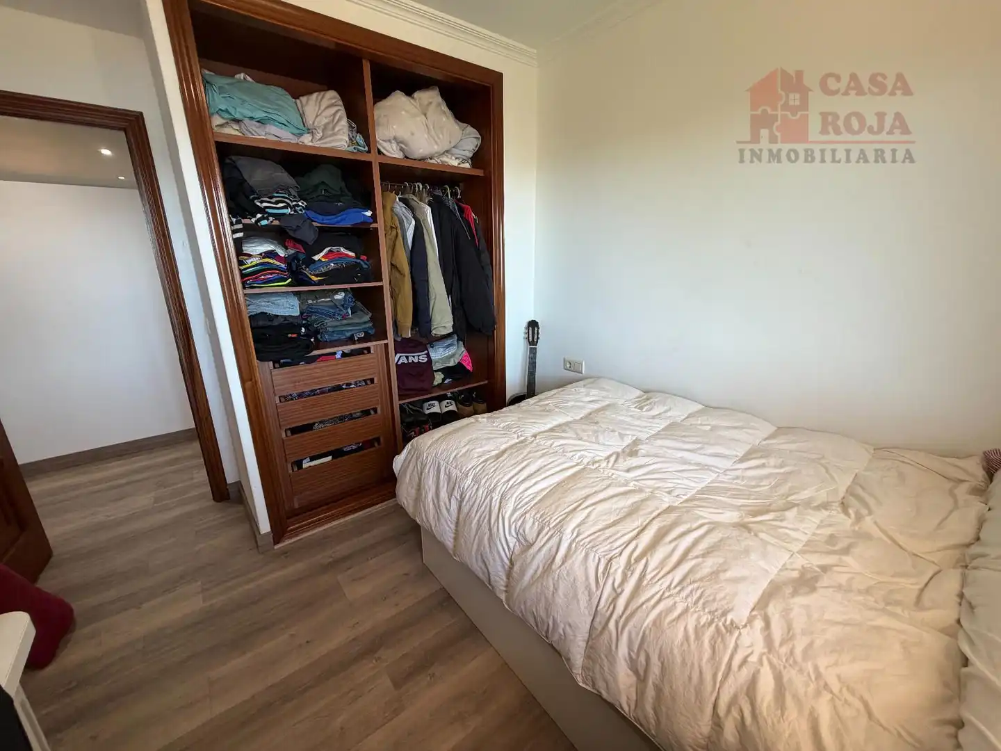 Dormitori de Casa o xalet en venda en Cangas  amb Calefacció, Terrassa i Moblat