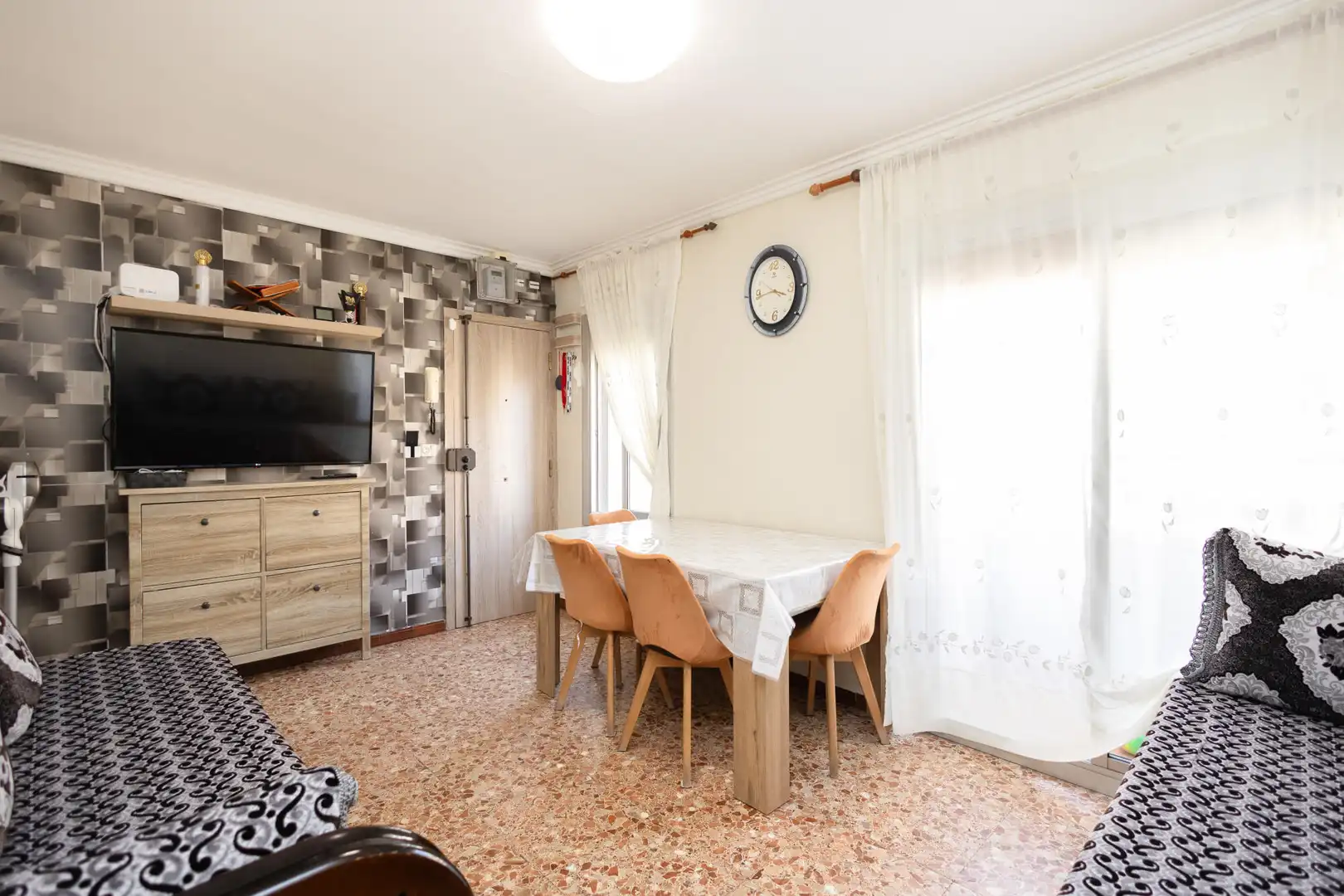 Menjador de Pis en venda en Sant Boi de Llobregat amb Aire condicionat, Forn i Balcó