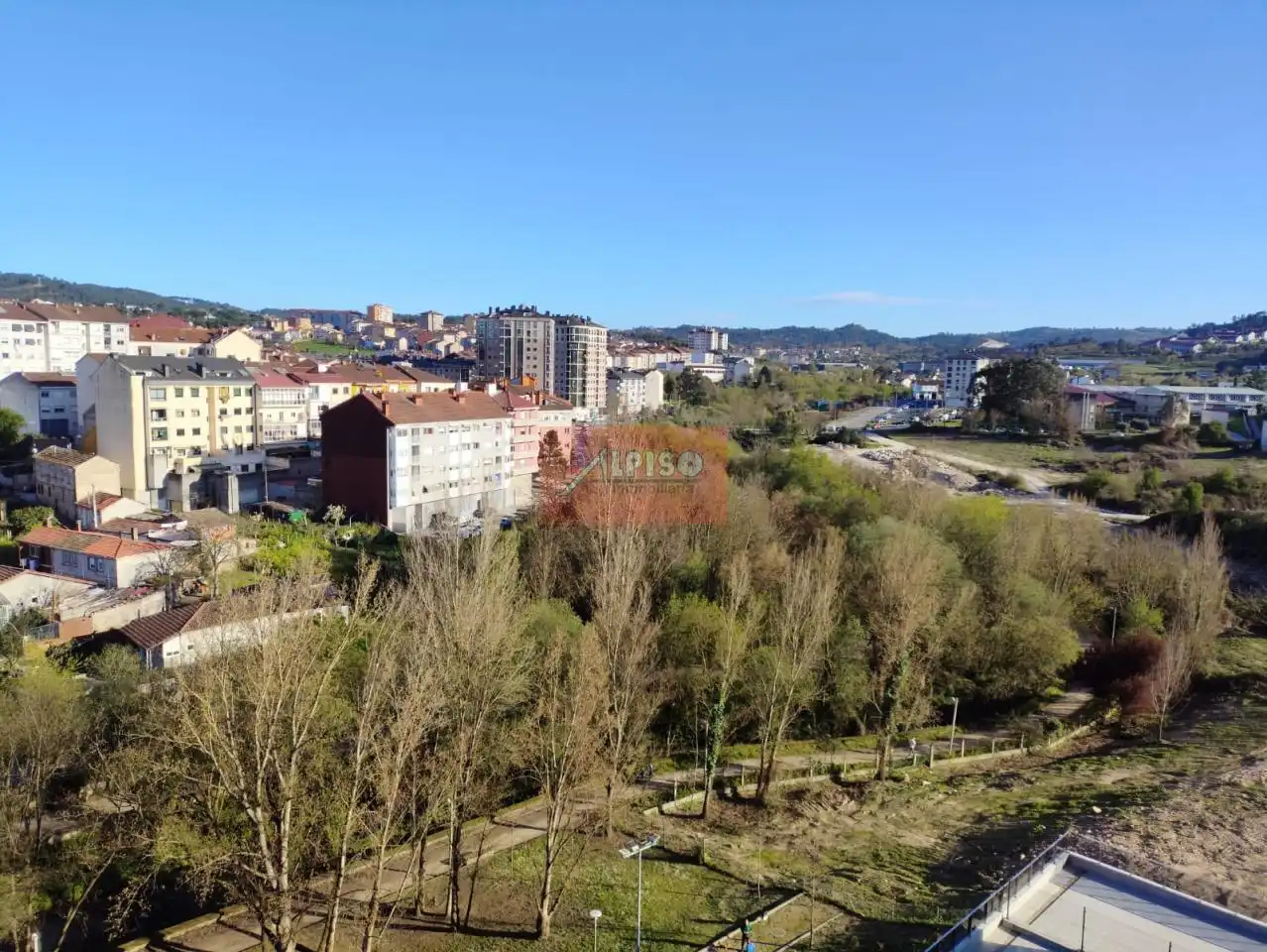 Außenansicht von Wohnung zum Verkauf in Ourense Capital  mit Heizung, Terrasse und Balkon