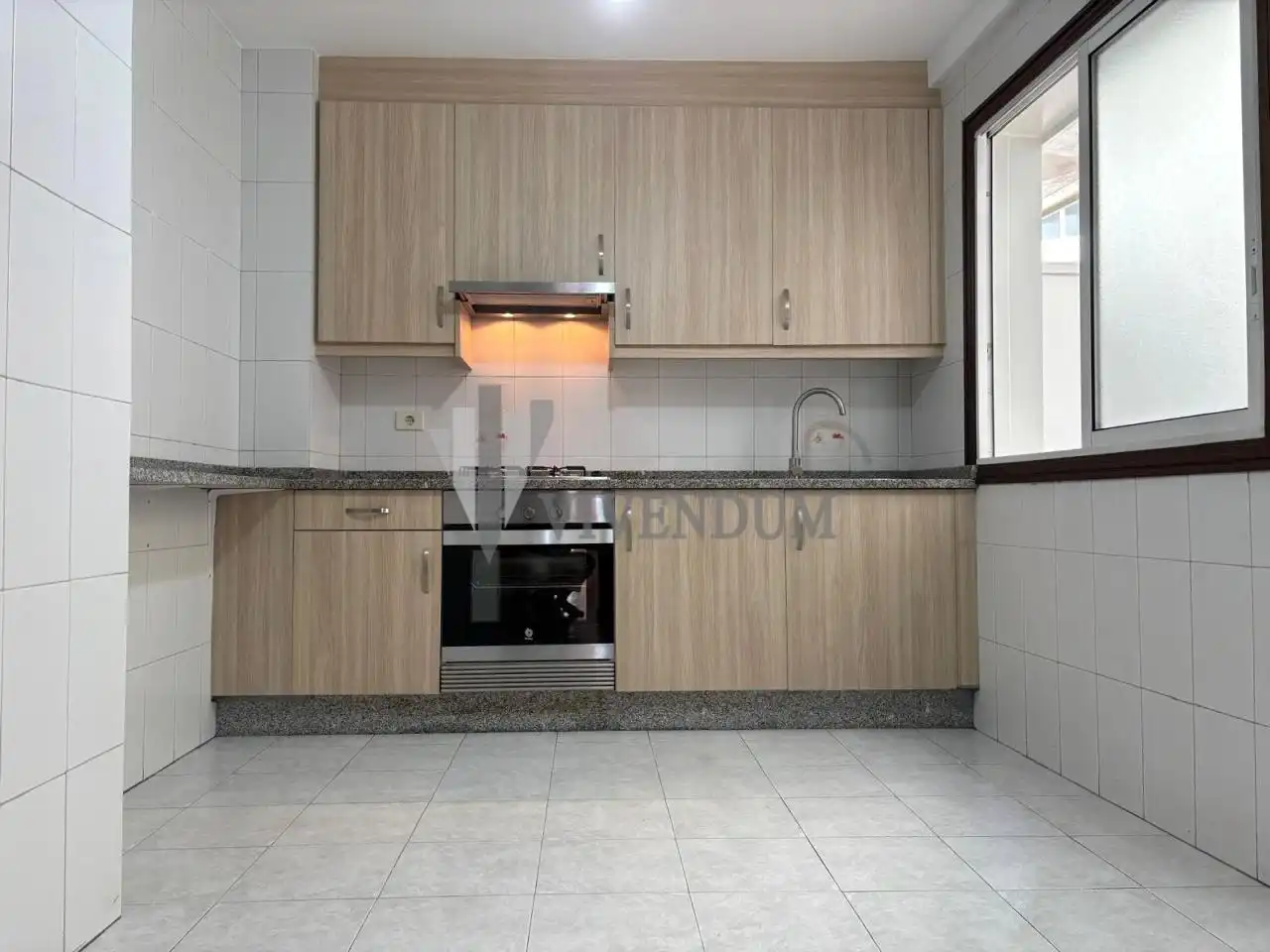 Cocina de Piso de alquiler en Vigo  con Calefacción, Parquet y Terraza
