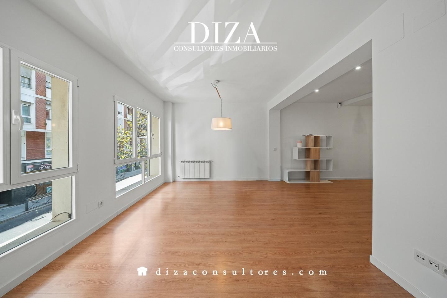 Living room of Flat for sale in  Madrid Capital  with Air Conditioner, Heating and Alarm