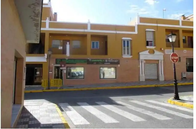 Local comercial en venda a Raya real 3, imagen 2