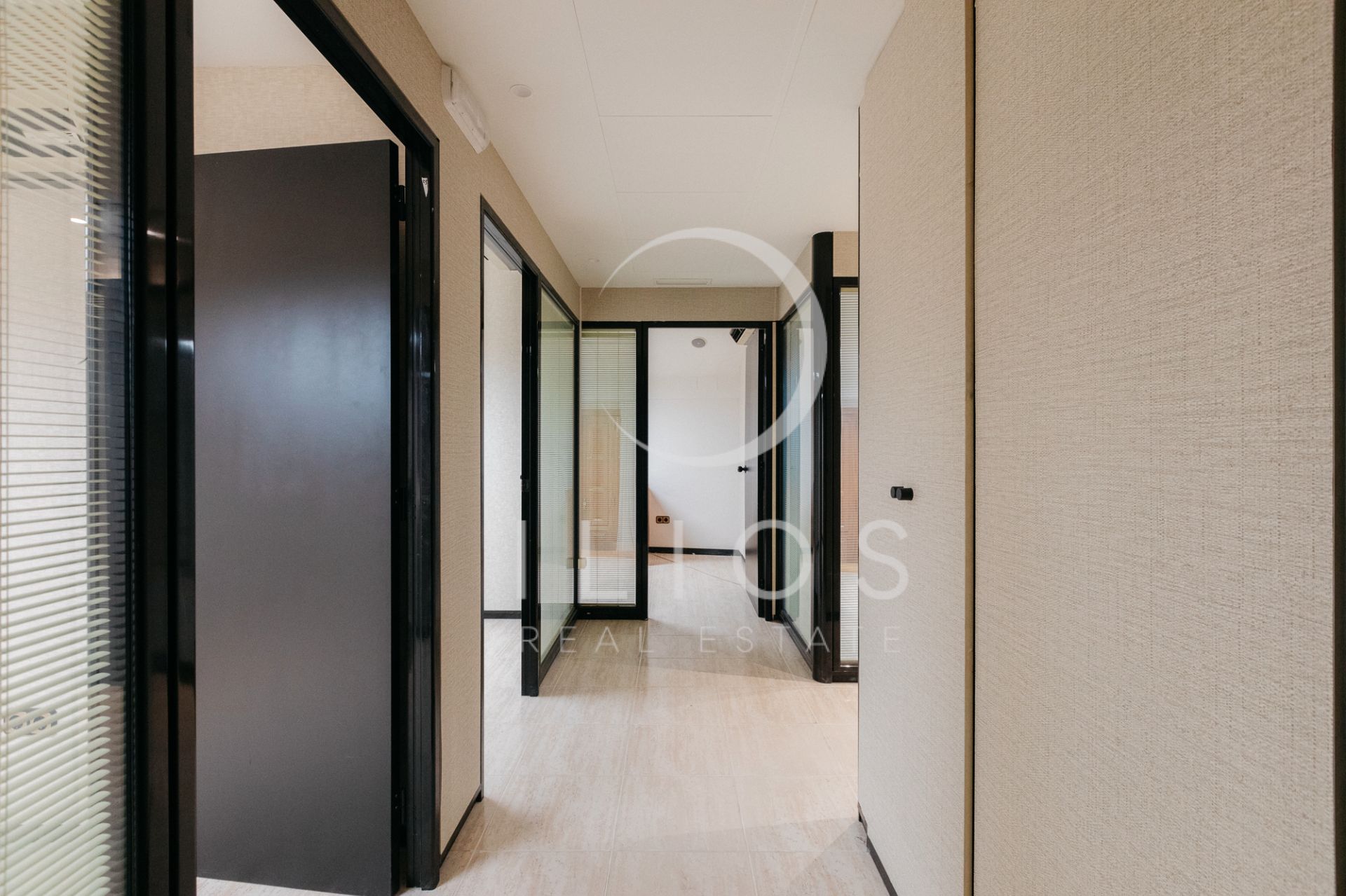 Office for sale in  Valencia Capital  with Air Conditioner and Balcony
