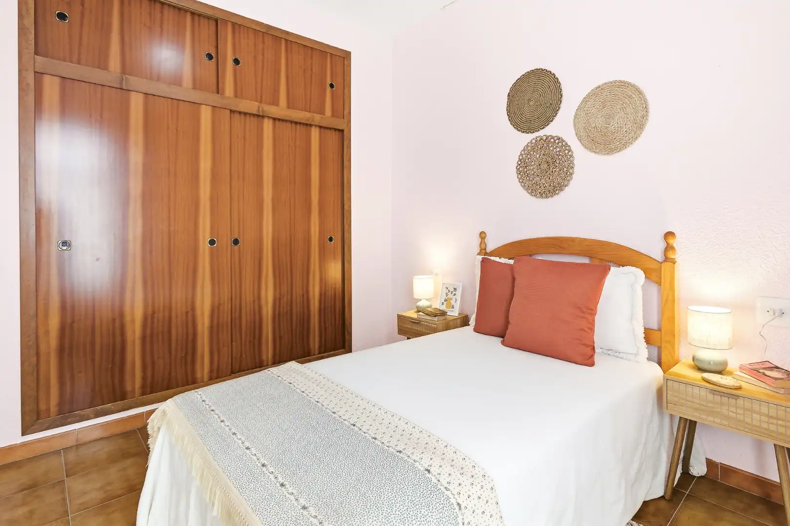 Habitación de Casa adosada en venta en Navajas con Aire acondicionado, Calefacción y Jardín privado