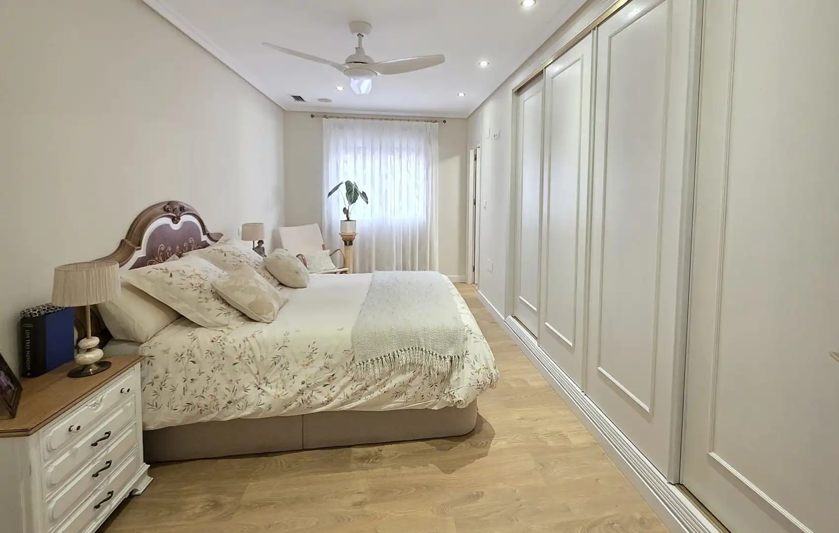 Habitación de Ático en venta en Elche / Elx con Aire acondicionado, Terraza y Trastero