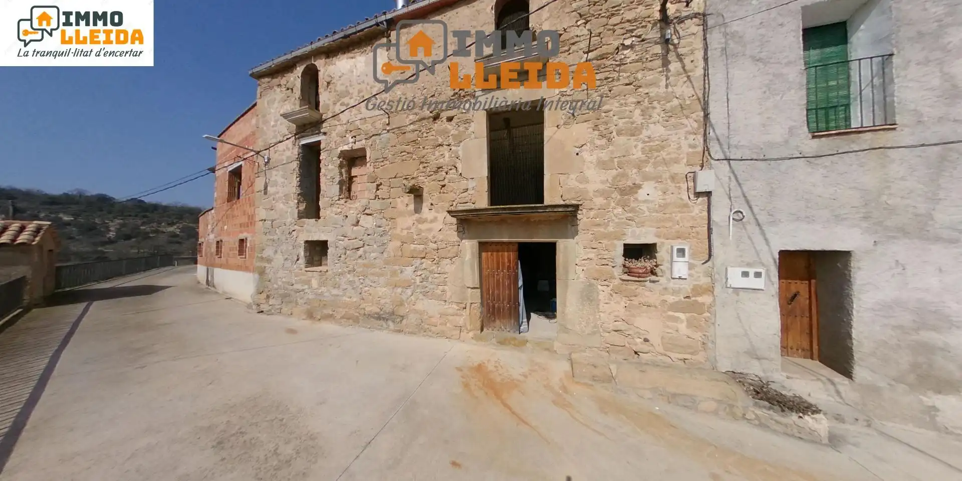 Vista exterior de Casa adosada en venda en Artesa de Segre amb Terrassa, Traster i Balcó
