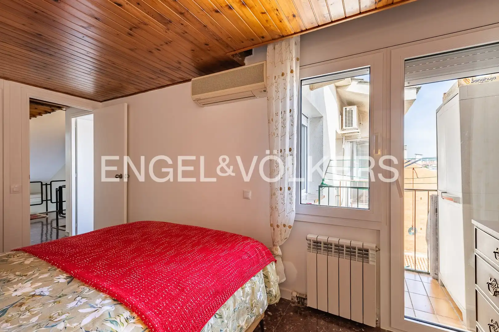 Habitación de Ático en venta en Sant Cugat del Vallès con Aire acondicionado, Calefacción y Terraza