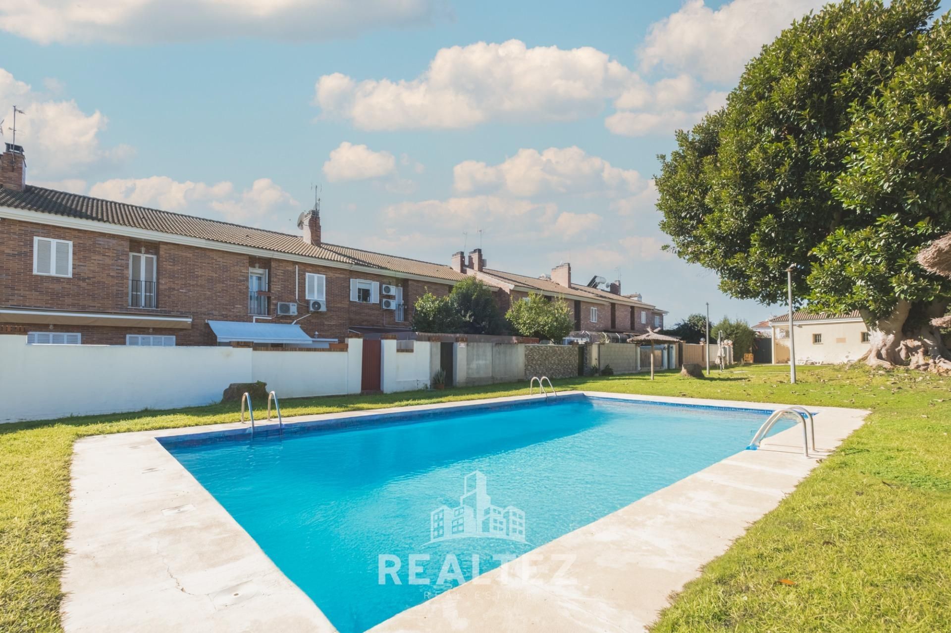 Vista exterior de Casa adosada en venta en Jerez de la Frontera con Aire acondicionado, Jardín privado y Balcón