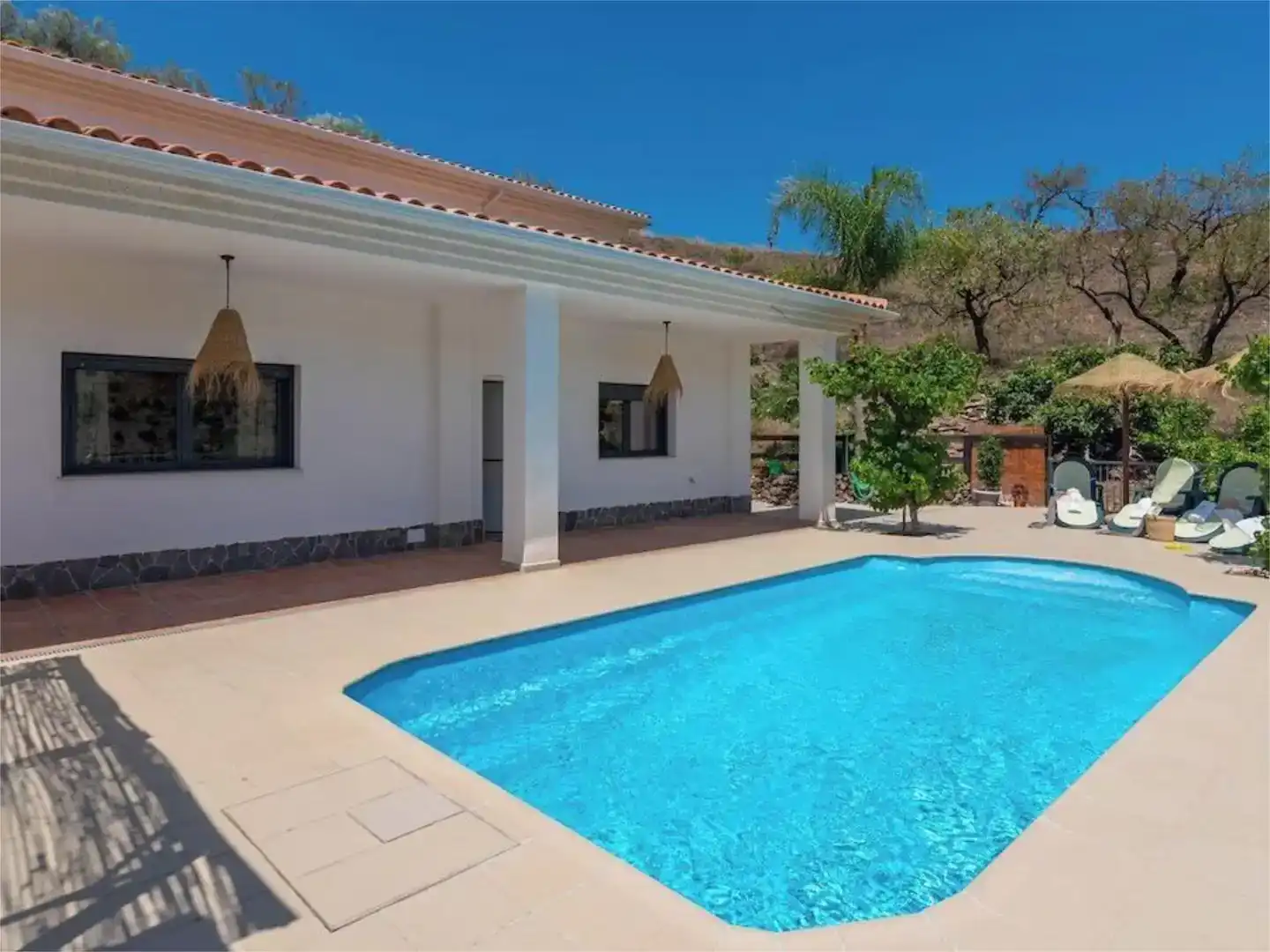 Piscina de Casa o chalet de alquiler en Arenas con Aire acondicionado, Jardín privado y Piscina