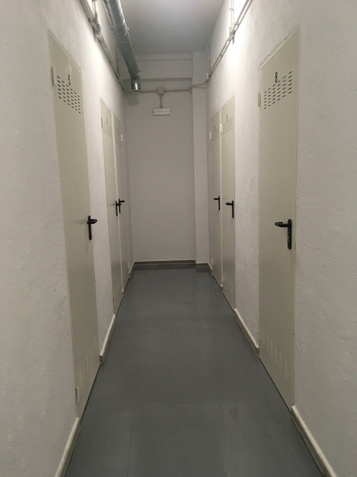 Box room to rent in Vidal