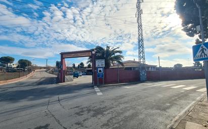 Vista exterior de Local en venda en Yeles amb Aire condicionat, Calefacció i Terrassa