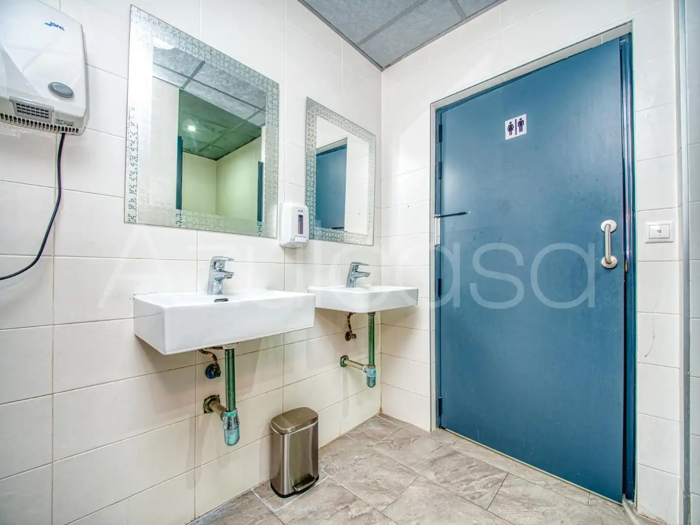 Badezimmer von Wohnung zum Verkauf in El Campello mit Klimaanlage, Privatgarten und Parkett