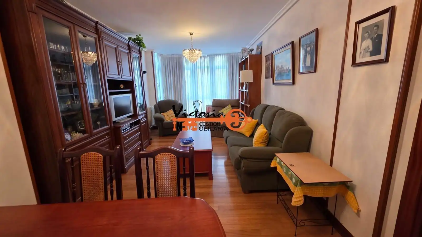 Sala d'estar de Pis en venda en Castro-Urdiales amb Calefacció