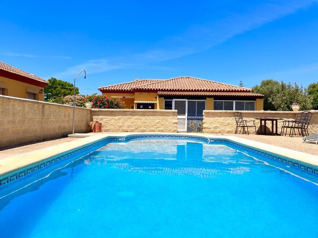 Swimming pool of House or chalet for sale in Chiclana de la Frontera  with Air Conditioner, Private garden and Terrace