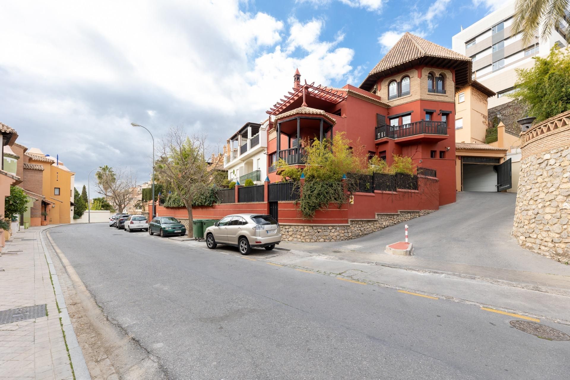 Vista exterior de Casa adosada en venta en  Granada Capital con Aire acondicionado, Calefacción y Jardín privado