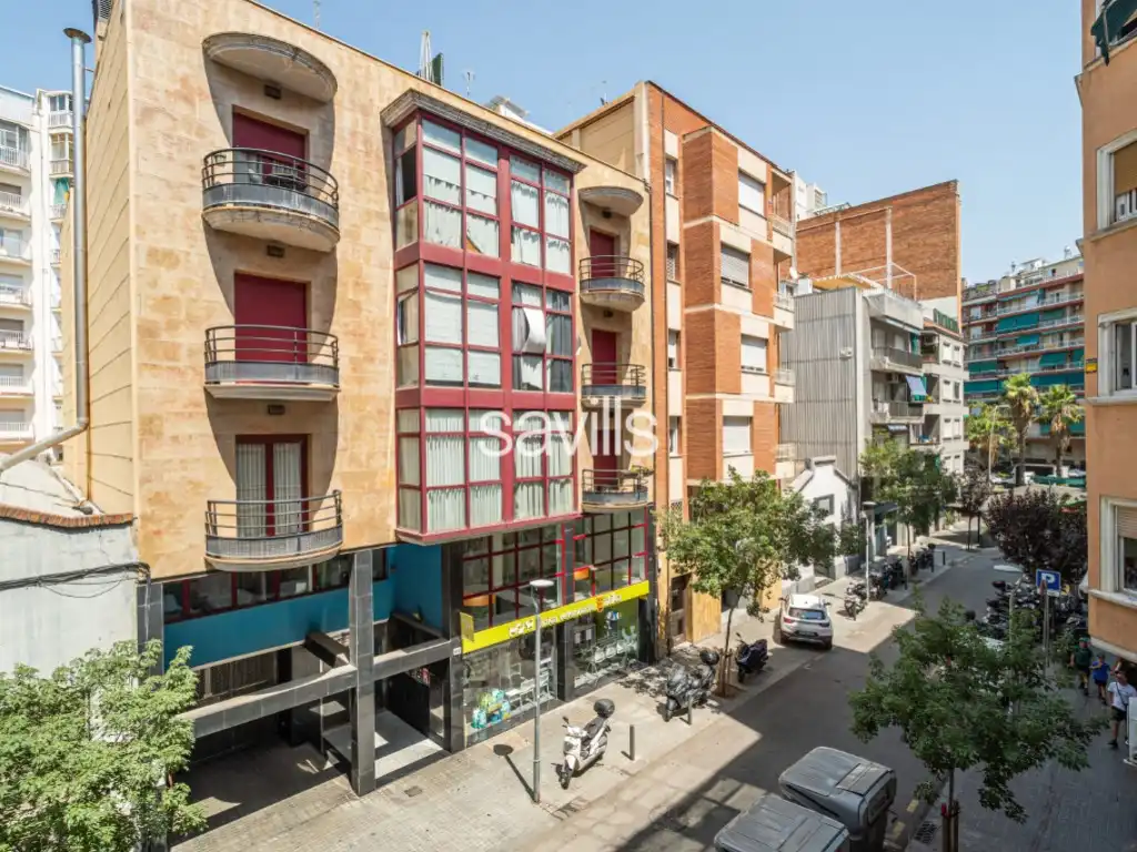 Vista exterior de Apartament en venda en L'Hospitalet de Llobregat amb Aire condicionat