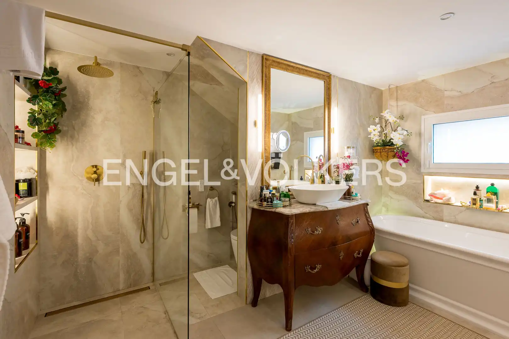 Bathroom of Houses for sale in Madrid  with Air Conditioner, Heating and Private garden