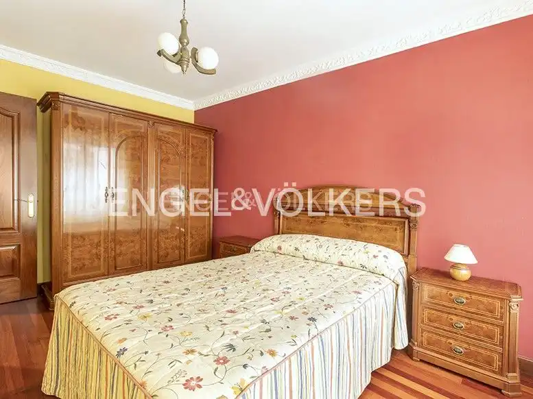 Habitación de Piso en venta en Gijón  con Calefacción, Parquet y Amueblado