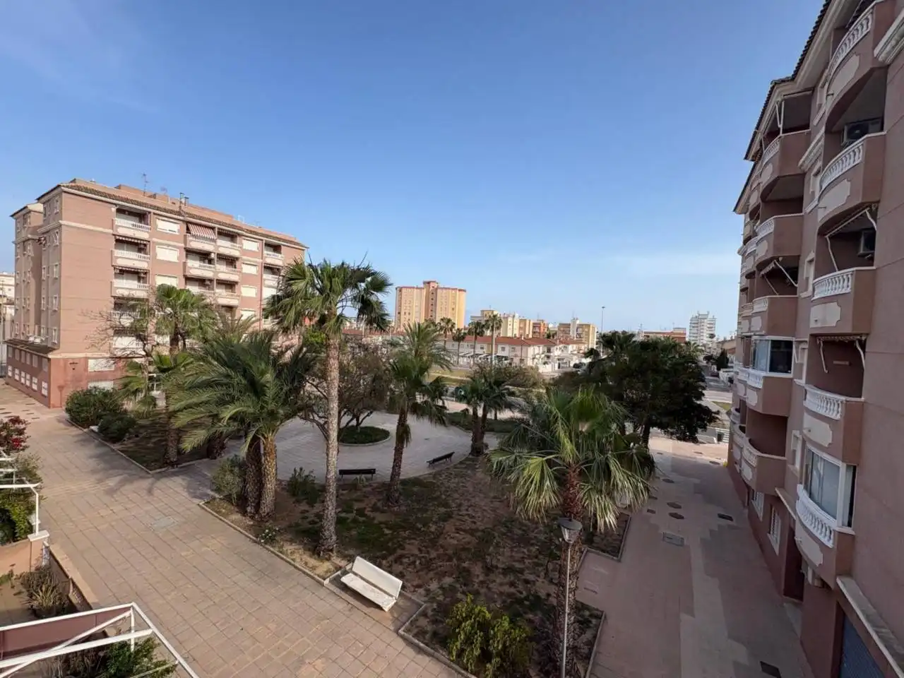 Vista exterior de Piso en venta en Santa Pola con Terraza y Piscina comunitaria