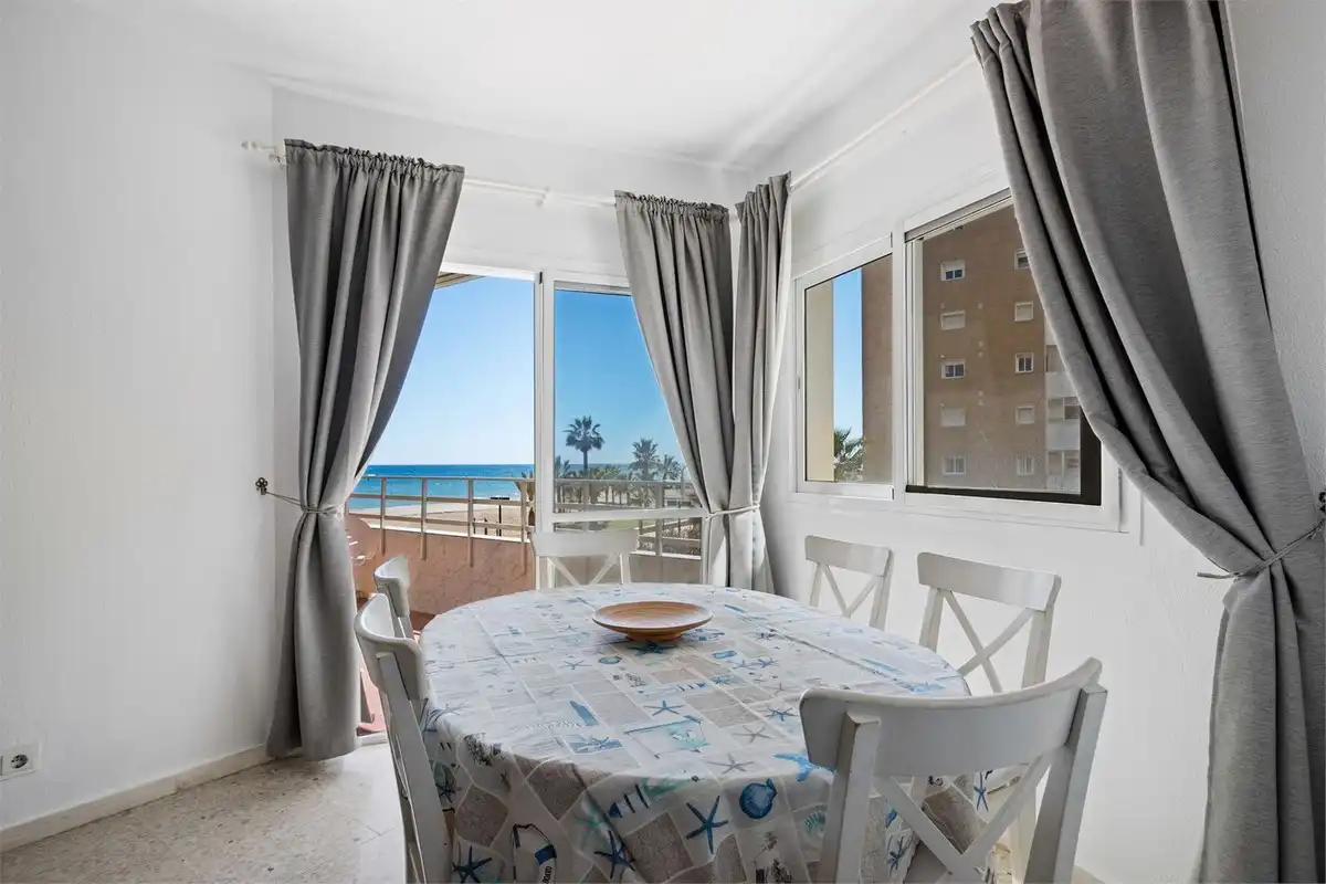 Schlafzimmer von Erdgeschoss zum Verkauf in Fuengirola mit Terrasse