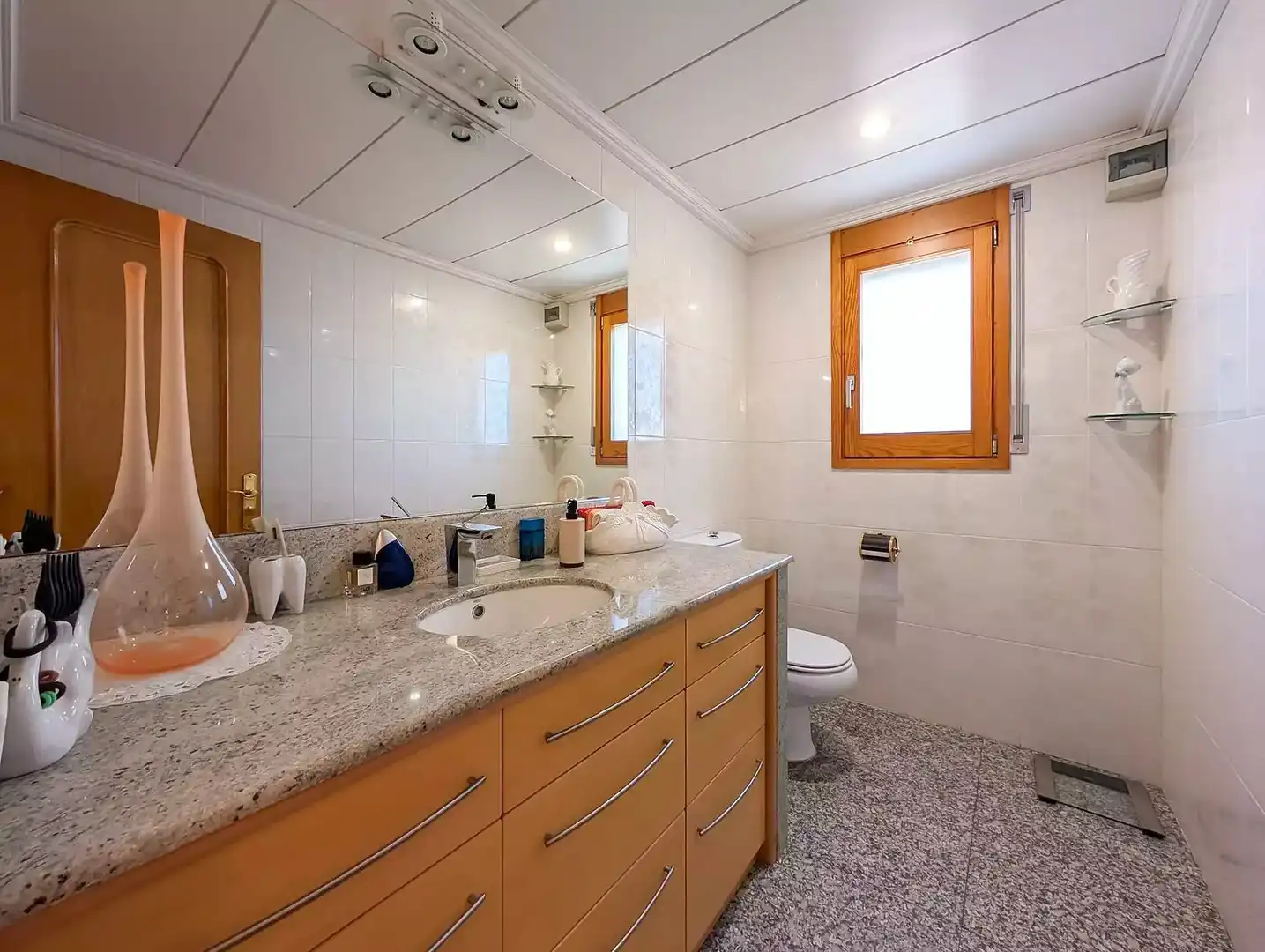 Bathroom of Houses for sale in Banyoles  with Swimming Pool and Furnished