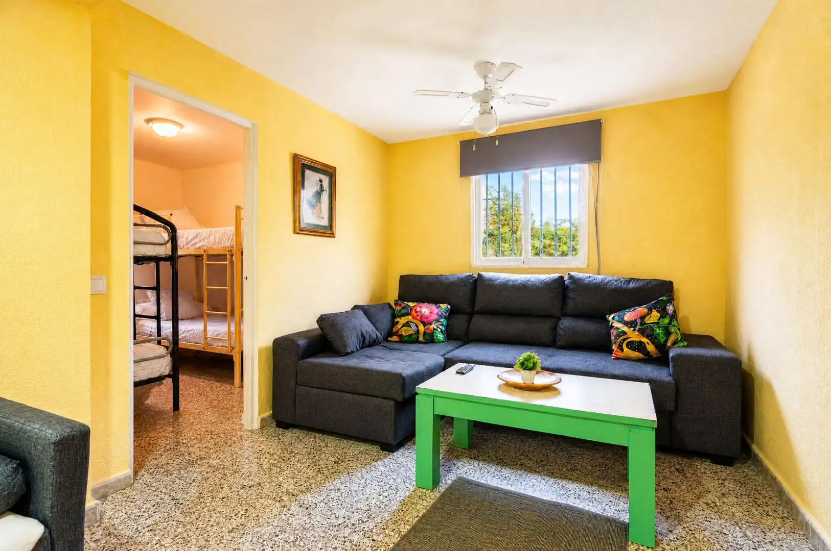 Sala d'estar de Casa o xalet en venda en Chiclana de la Frontera amb Aire condicionat, Jardí privat i Terrassa